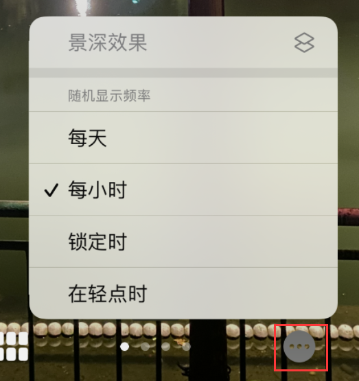 长安苹果手机维修分享iOS 16 小技巧：锁定屏幕支持随机切换指定照片 